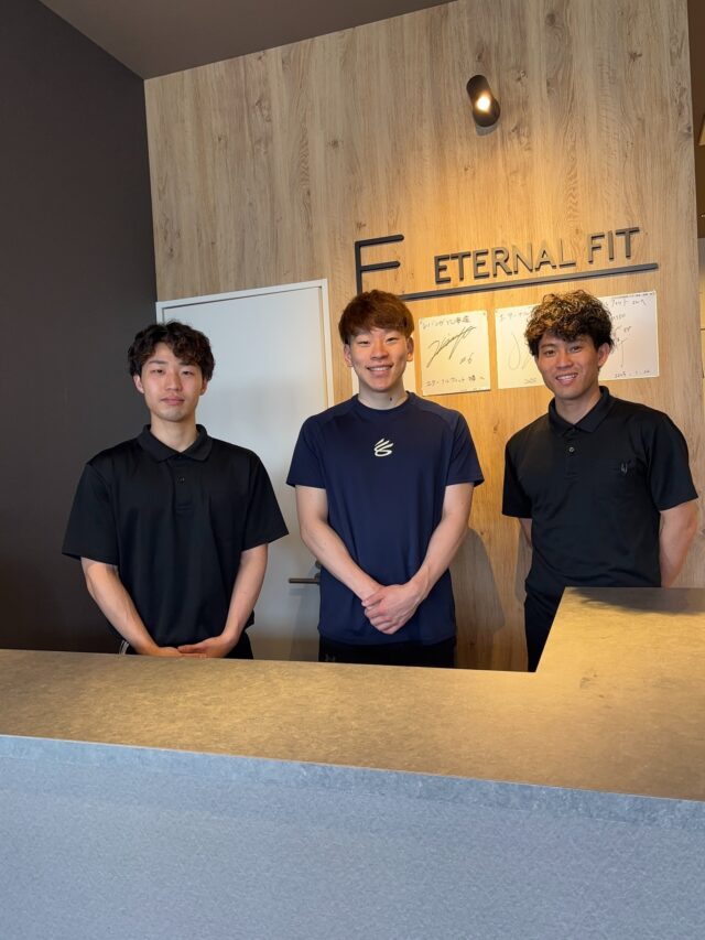 〜レバンガ北海道♯6菊地選手厚別店にご来店〜

レバンガ北海道のPG菊地選手がインソールを作成に厚別店にご来店頂きました！

足元の感覚が鋭い菊地選手！
今年はバッシュ以外にもトレーニングシューズにも装着でシーズンインの準備万端！
三進興産さんのインソール資材は、ソルボセインという人工筋肉を使用しており、半永久的な耐久性を持ち合わせています‼️

エターナルフィットのインソールを装着し、今シーズンは爆発的に活躍してもらいたいです‼️🦶

臨床経験で得た動作分析能力を駆使し，動きを見ながら作るインソールをご提供します。

👣理学療法士免許保有！
👣認定フットケアトレーナー上級ライセンス保有！
👣通算インソール作成件数300足以上！
👣フルオーダーメイドインソールを実現！
👣即日お渡し可！！
👣3ヶ月以内の補修無料！
👣出張作成も可能！

料金詳細の確認やご予約などは，DMください。

#札幌市#小樽市#江別市#北広島市#西区#手稲区#北区#豊平区#厚別区#インソール#オーダーメイドインソール#理学療法士#フットケアトレーナー#パーソナルトレーナー#三進興産#エターナルフィット#株式会社NoLaBo#レバンガ北海道 #菊地広人選手#道産子選手